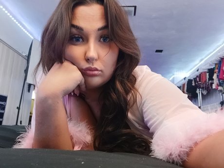 Foto di nudo di fuga di OnlyFans di Hannah Raine