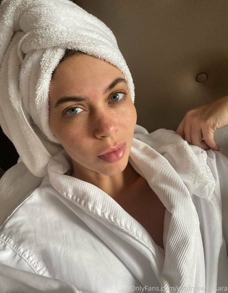 Foto di nudo di fuga di OnlyFans di Withlovesaraxo