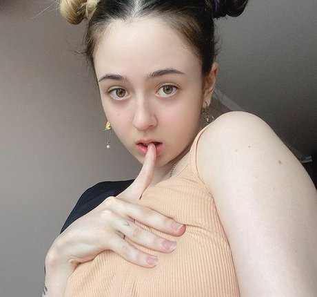 Foto di nudo di fuga di OnlyFans di Tinnypieee