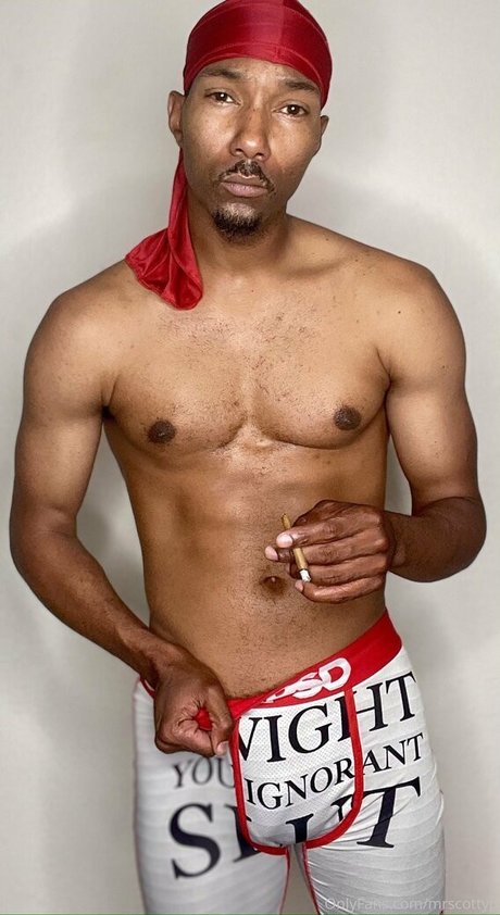 Foto di nudo di fuga di OnlyFans di Mrscottyp