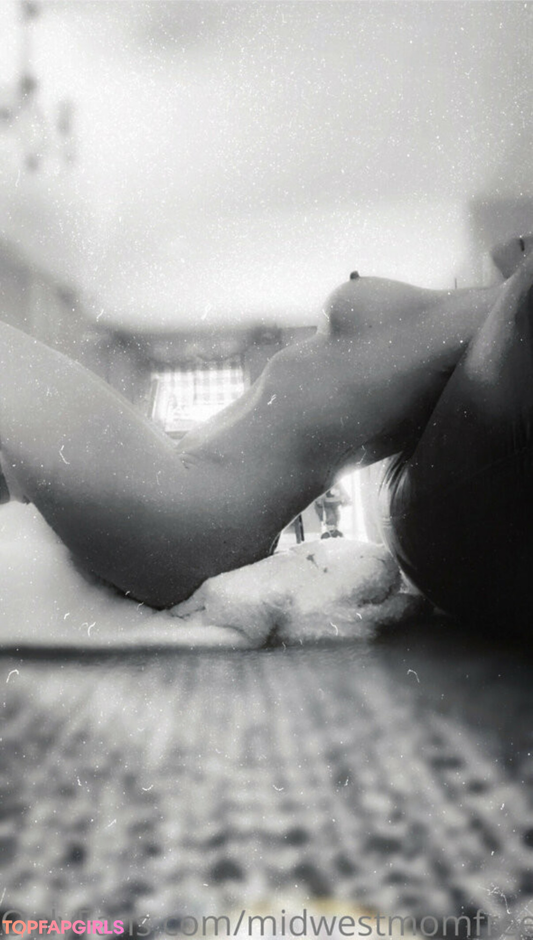 Foto di nudo di fuga di OnlyFans di Midwestmomfree #69 Foto di nudo di fuga di OnlyFans di Midwestmomfree #69