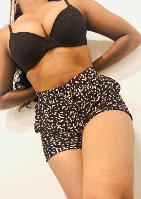 Foto di nudo di fuga di OnlyFans di Sri Lankan