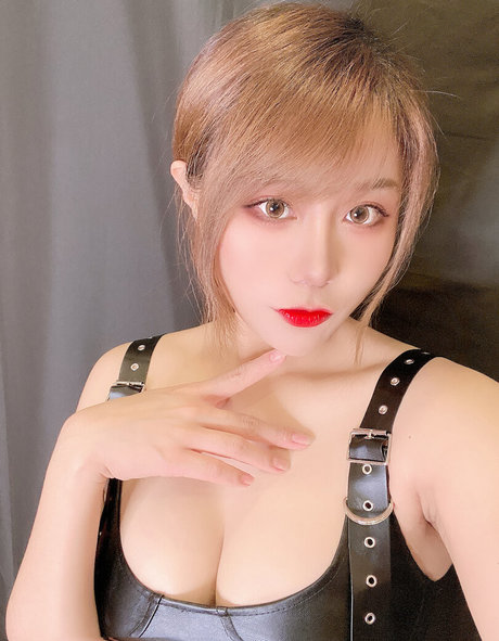 Foto di nudo di fuga di OnlyFans di Uying