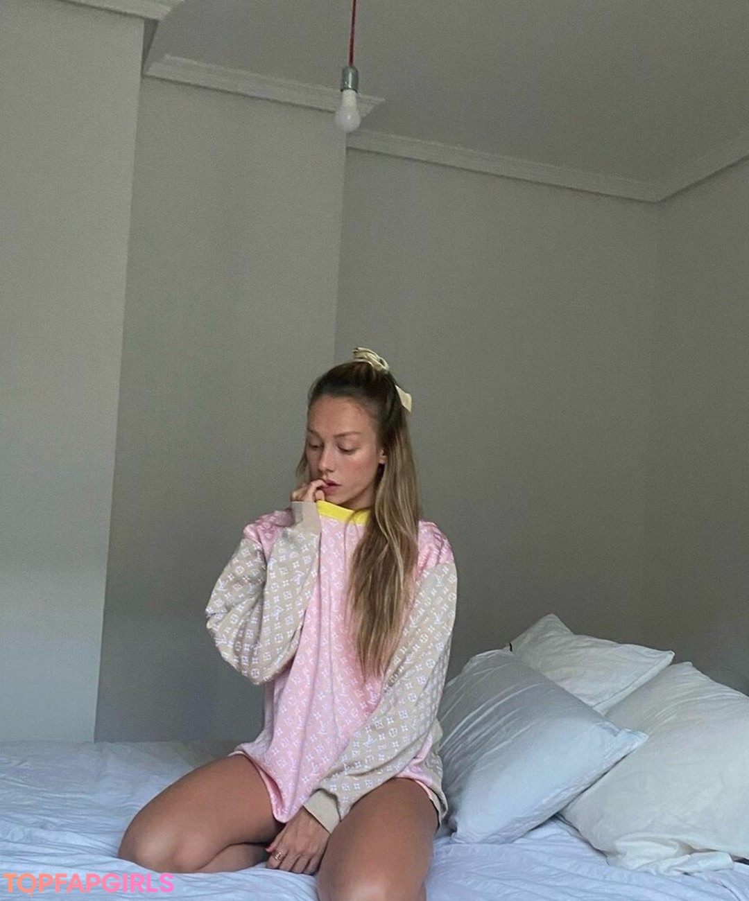 Foto di nudo di fuga di OnlyFans di Ester Exposito #105 Foto di nudo di fuga di OnlyFans di Ester Exposito #105