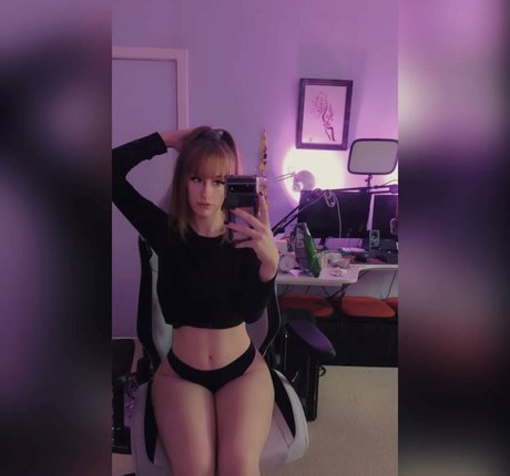 Foto di nudo di fuga di OnlyFans di Raeraesenpai