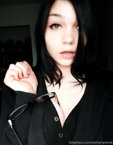 Foto di nudo di fuga di OnlyFans di Estherlynnriefree