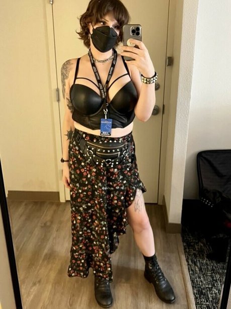 Foto di nudo di fuga di OnlyFans di Bloodberry Tart