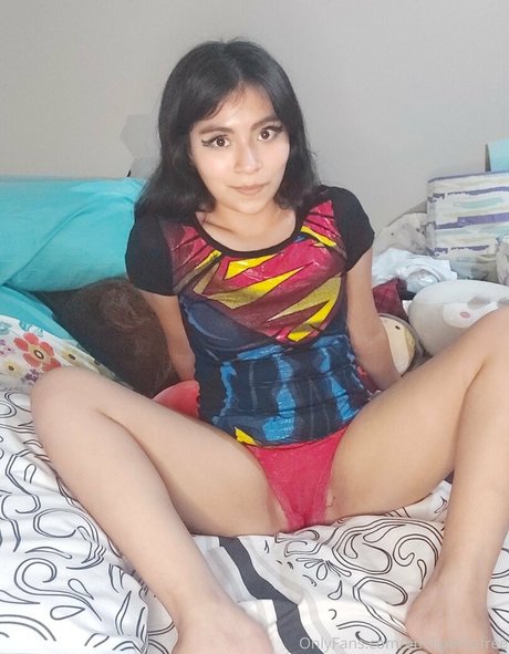 Foto di nudo di fuga di OnlyFans di Emilipetitefree