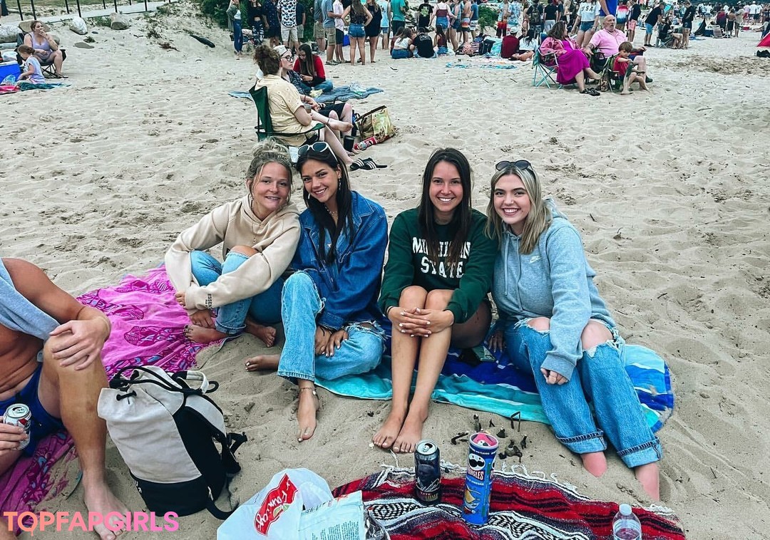 Foto di nudo di fuga di OnlyFans di Sierra Bellingar #448 Foto di nudo di fuga di OnlyFans di Sierra Bellingar #448