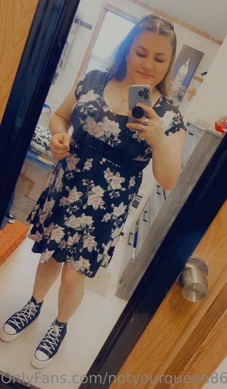 Foto di nudo di fuga di OnlyFans di Notyourqueen86