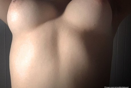 Foto di nudo di fuga di OnlyFans di Artdetox