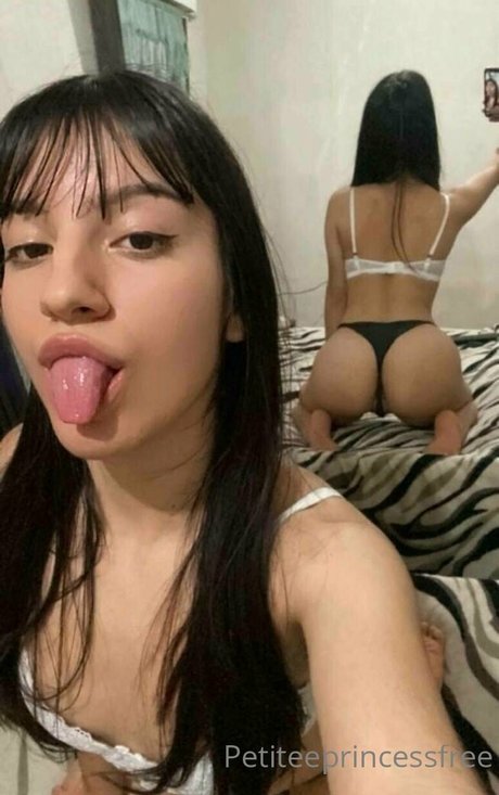 Foto di nudo di fuga di OnlyFans di Petiteeprincessfree