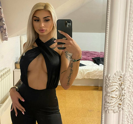 Foto di nudo di fuga di OnlyFans di Glxriqfree