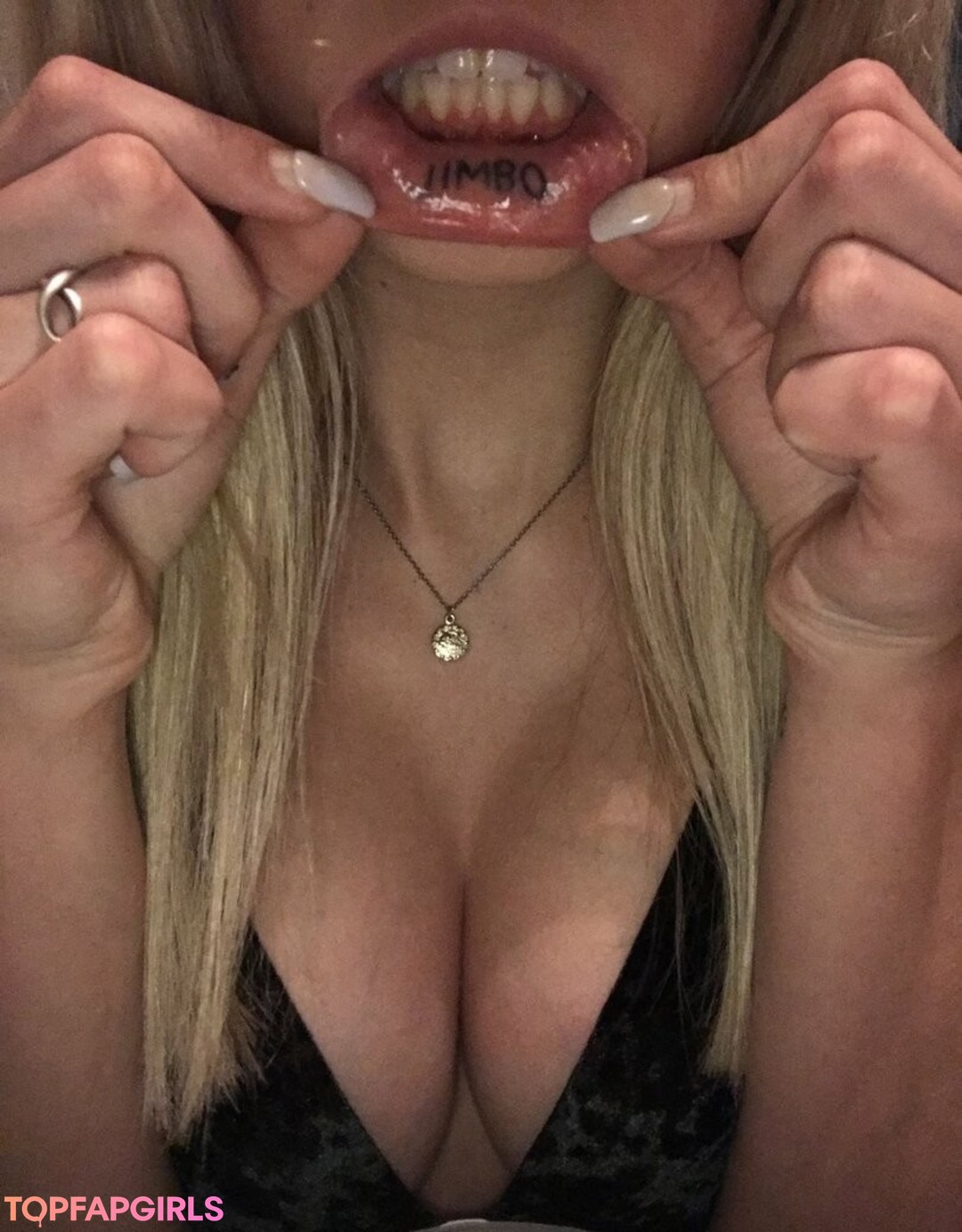 Foto di nudo di fuga di OnlyFans di Materialgirlj #11 Foto di nudo di fuga di OnlyFans di Materialgirlj #11