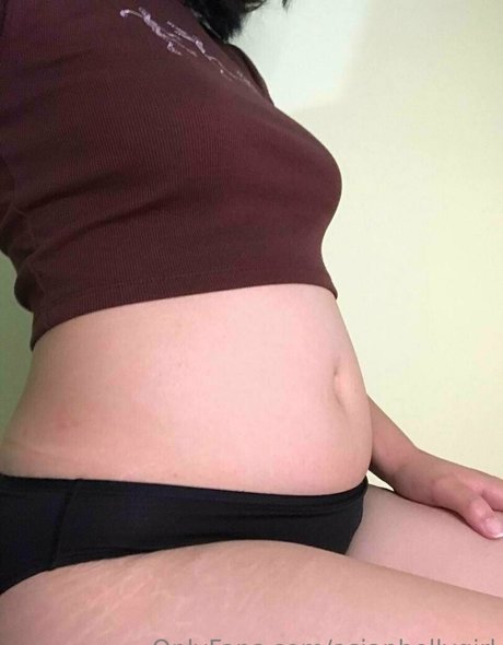Foto di nudo di fuga di OnlyFans di Asianbellygirl