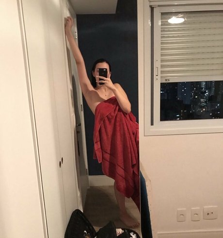Foto di nudo di fuga di OnlyFans di Ellaarievilo