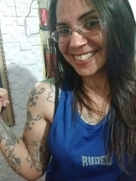 Foto di nudo di fuga di OnlyFans di Gatamaromba
