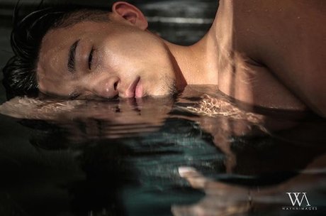 Foto di nudo di fuga di OnlyFans di Eason