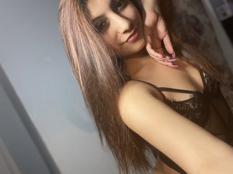 Foto di nudo di fuga di OnlyFans di Ari 