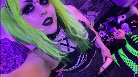 Foto di nudo di fuga di OnlyFans di Spooky Boo