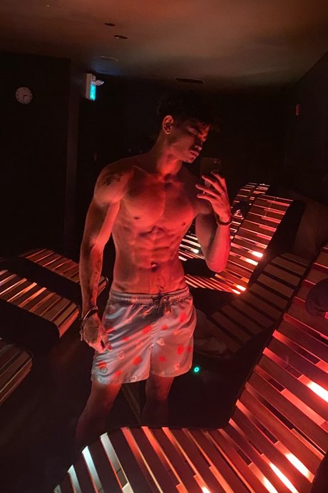 Foto di nudo di fuga di OnlyFans di Damon