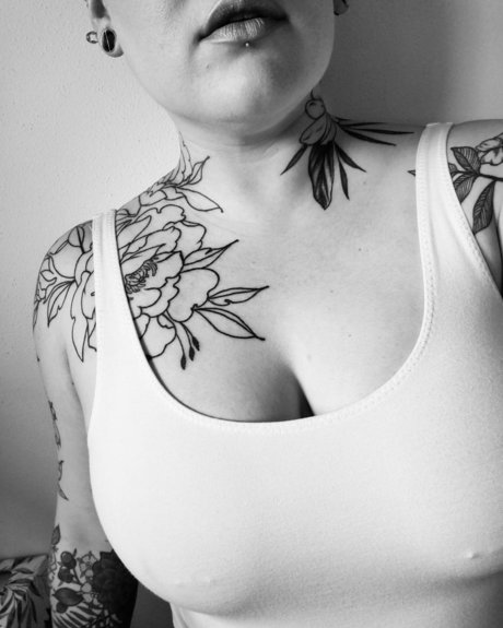 Foto di nudo di fuga di OnlyFans di Myblackdahlia