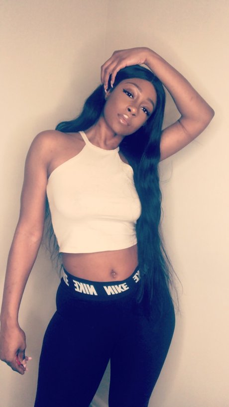 Foto di nudo di fuga di OnlyFans di Muva Nubian