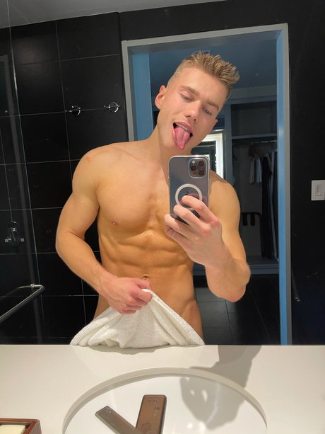 Foto di nudo di fuga di OnlyFans di Emmet Charm