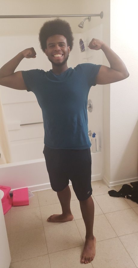 Foto di nudo di fuga di OnlyFans di Dgc