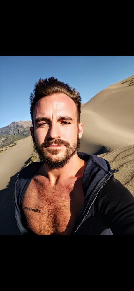 Foto di nudo di fuga di OnlyFans di Colt