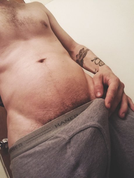 Foto di nudo di fuga di OnlyFans di Ty Greenwood Free