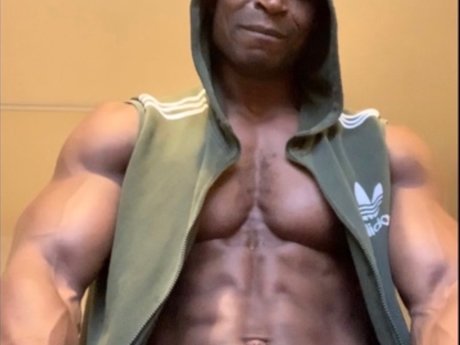 Foto di nudo di fuga di OnlyFans di Black Bull London