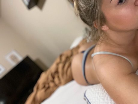 Foto di nudo di fuga di OnlyFans di Adi