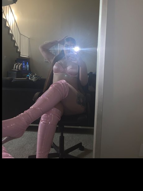 Foto di nudo di fuga di OnlyFans di Bharlenabharbie