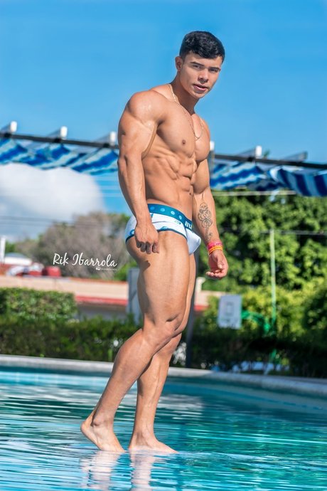 Foto di nudo di fuga di OnlyFans di Cristian Alejandro