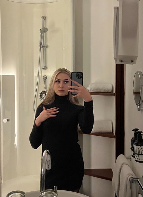 Foto di nudo di fuga di OnlyFans di Nina Se 19