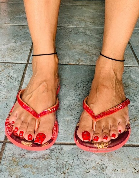 Foto di nudo di fuga di OnlyFans di Pujaprettyfeet