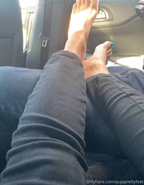 Foto di nudo di fuga di OnlyFans di Pujaprettyfeet