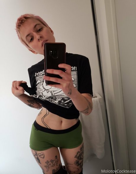 Foto di nudo di fuga di OnlyFans di Molotovcocktease