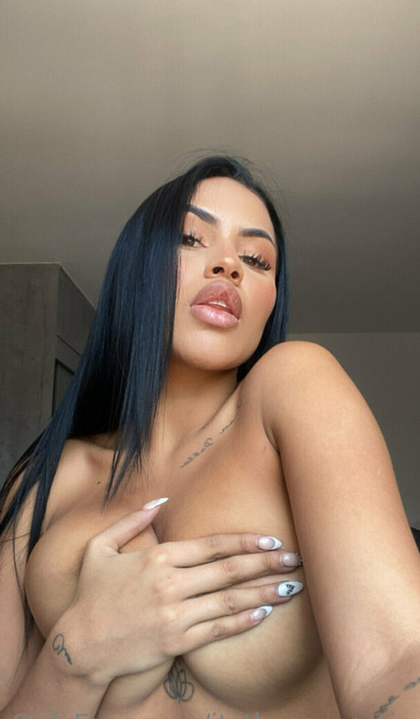 Foto di nudo di fuga di OnlyFans di Itsthesaracutie