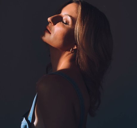 Foto di nudo di fuga di OnlyFans di Anneliese Van Der Pol