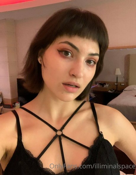 Foto di nudo di fuga di OnlyFans di Illiminalspace