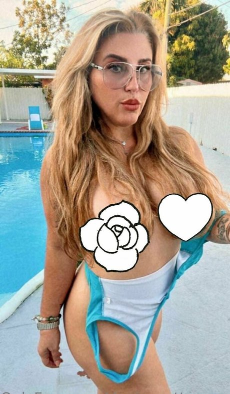 Foto di nudo di fuga di OnlyFans di Deniapettessen