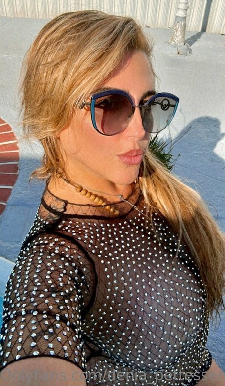Foto di nudo di fuga di OnlyFans di Deniapettessen