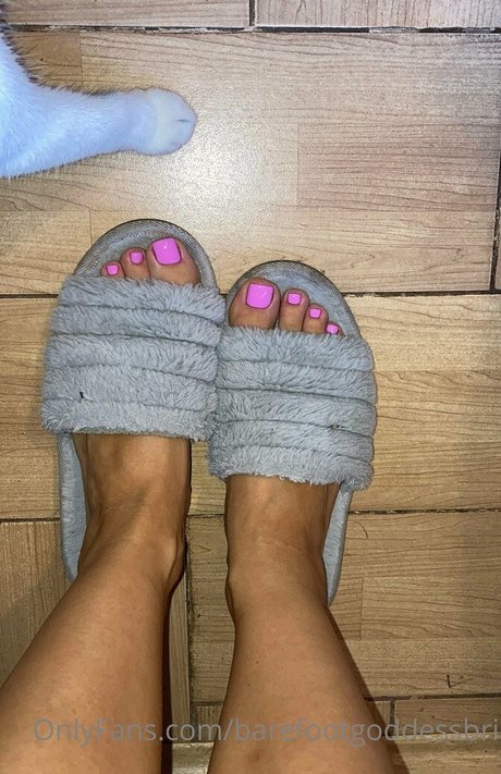 Foto di nudo di fuga di OnlyFans di Barefootgoddessbri