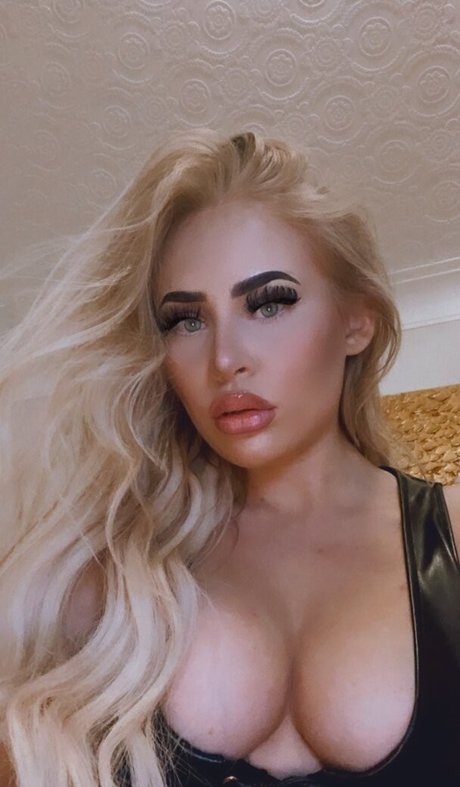 Foto di nudo di fuga di OnlyFans di Latinmoniquexx
