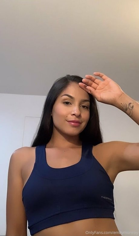 Foto di nudo di fuga di OnlyFans di Emilymoonroe