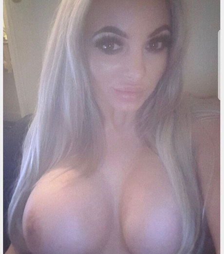 Foto di nudo di fuga di OnlyFans di Penicuik