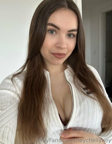 Foto di nudo di fuga di OnlyFans di Heychellyhey