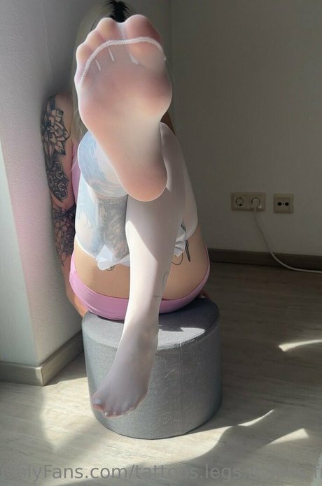 Foto di nudo di fuga di OnlyFans di Tattooslegsnylonsfree